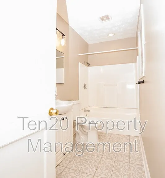 3909 Crestview Dr — Photo 12