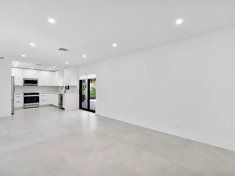 1891 SE 5th Ct — Photo 13