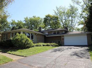 823 Hawthorne Dr, Naperville, IL