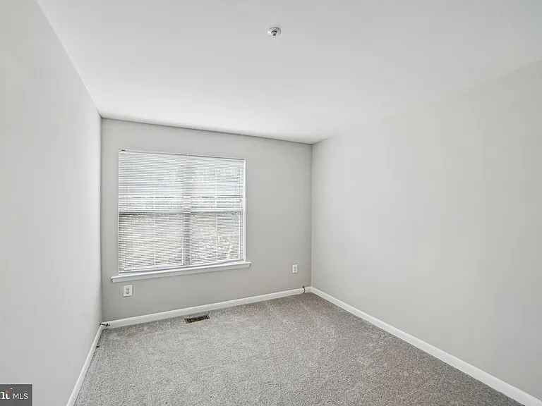 19 Harbor Tree Ct — Photo 6