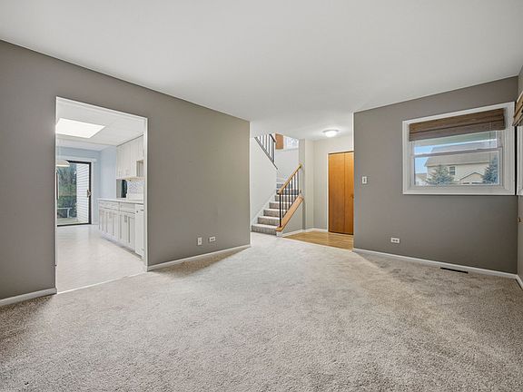 4th image of 5S039 Pebble Beach Ct