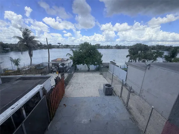 7006 W 17th Ct, Hialeah, FL 33014