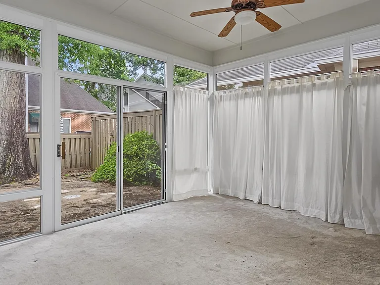 141 Canterbury Dr — Photo 22