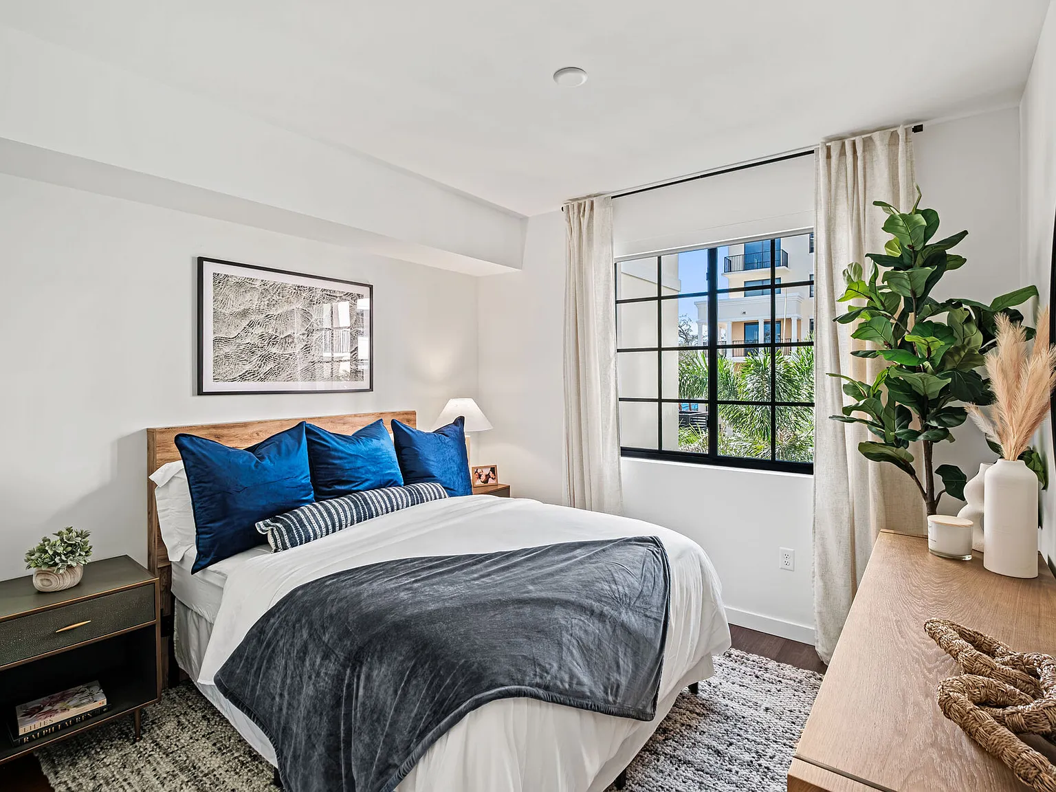 Manor Riverside — Photo 4