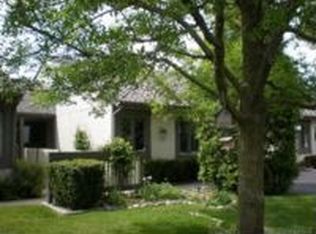 117 Honeysuckle Ct, Rolling Meadows, IL 60008