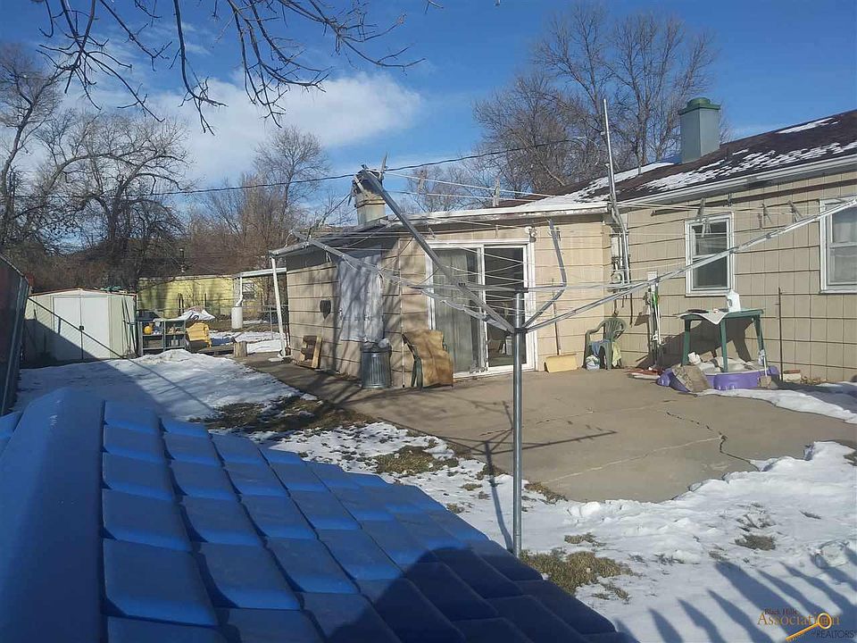 2nd image of 2123 Ivy Ave