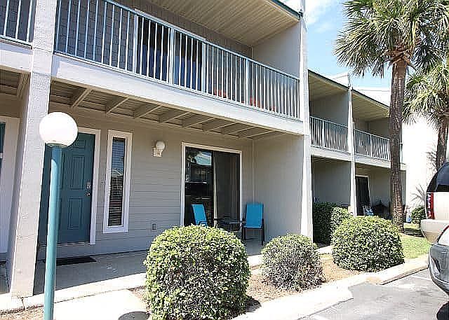 Front of 2 stories townhome