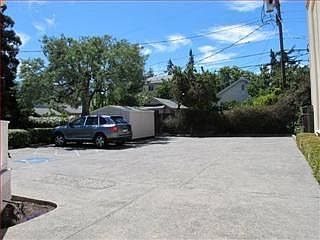 4th image of 1028 Laurel St