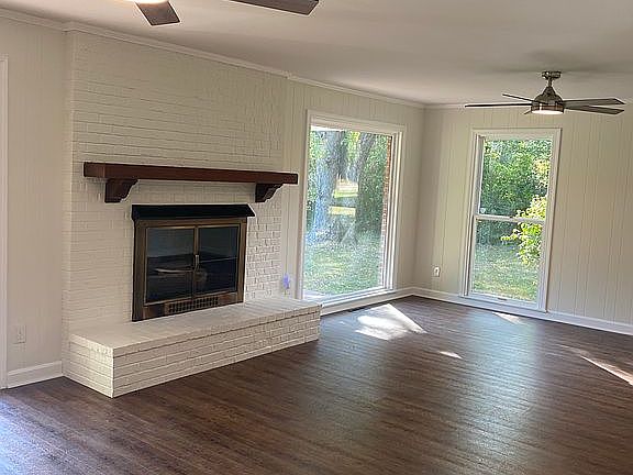 4th image of 712 E College St
