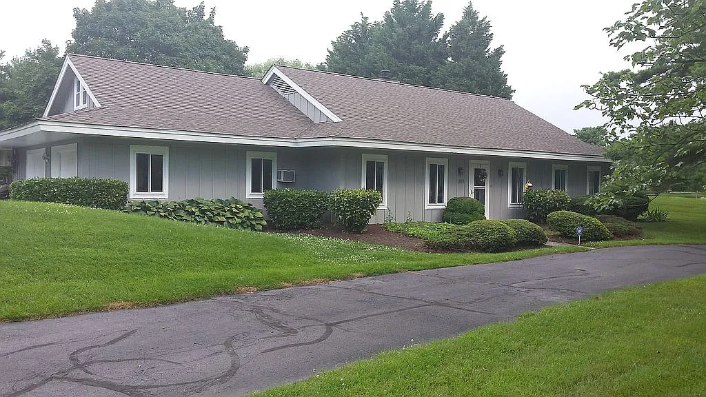 301 Penny Dr photo 1