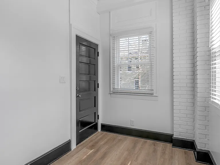 1211 Richmond Rd — Photo 10