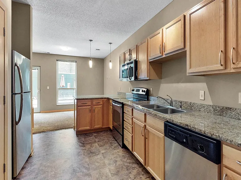 L14 Flats — Photo 43