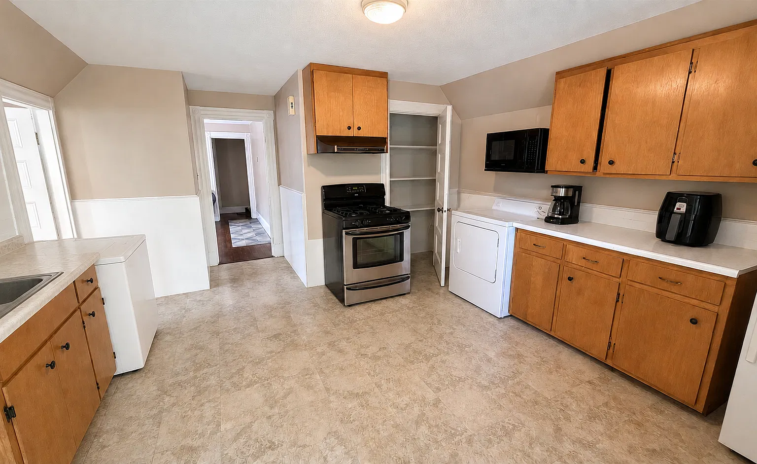 2 bed, 900 sqft, $2,650 — Photo 2