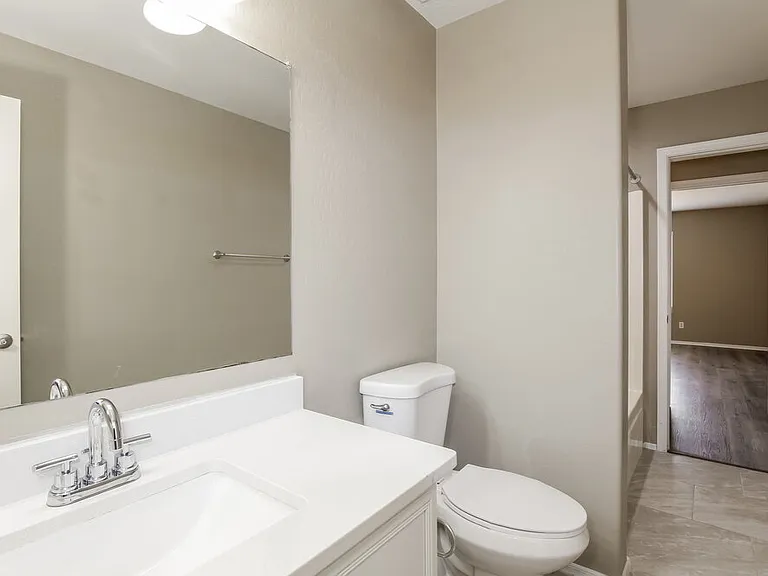 1715 W Saint Catherine Ave — Photo 15