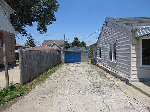 4th image of 220 Bernice Ave