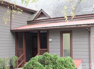 214 Needlepine Ln, Sapphire, NC 28774