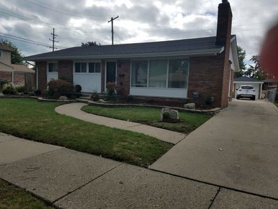 21124 Hoffman St, Saint Clair Shores, MI, 48082