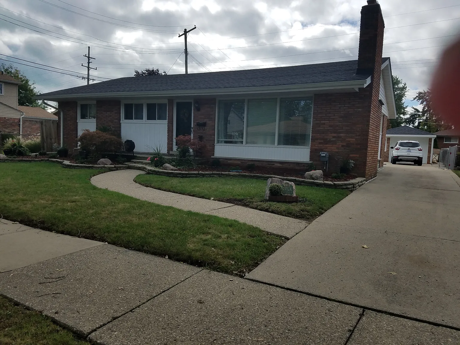 21124 Hoffman St photo 1