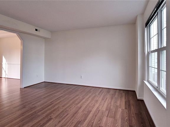 4th image of 107 White Stone Ct