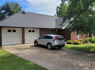 22642 Oakview Rd, Siloam Springs, AR 72761