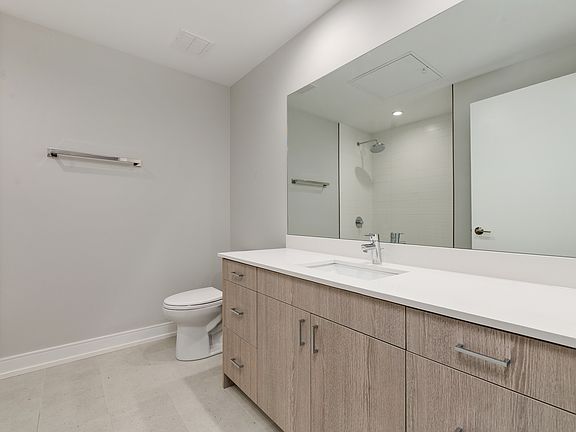 5th image of 1964 N Milwaukee Ave #301