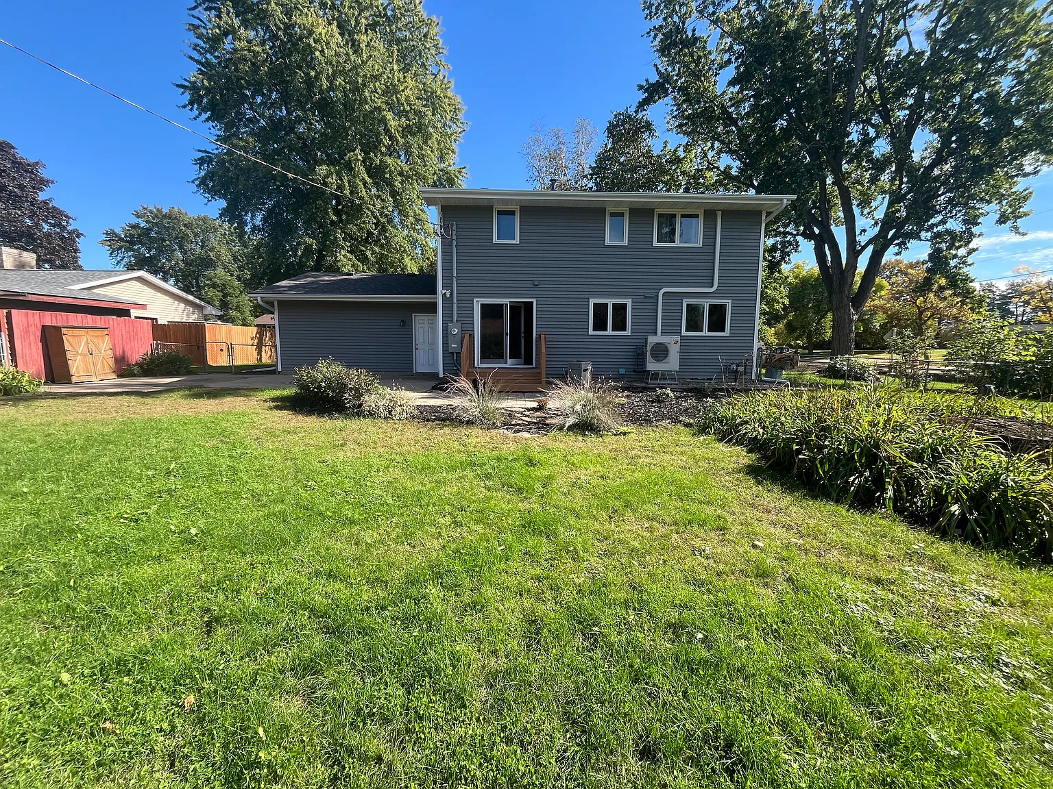 4 bed, 2262 sqft, $3,000 — Photo 3