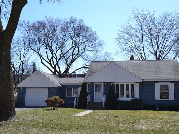 2nd image of 924 Lovell Ave