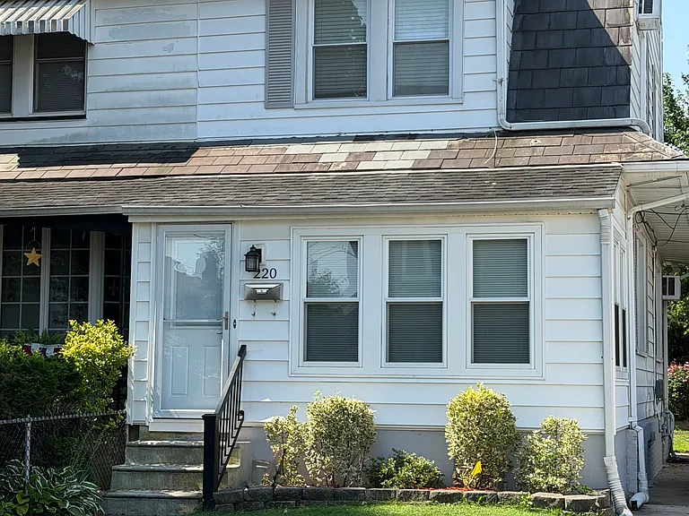 220 Harrison St — Photo 1