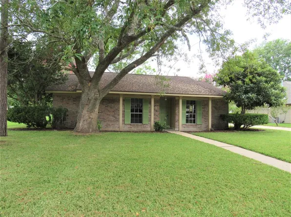 437 N Amherst Dr, West Columbia, TX 77486