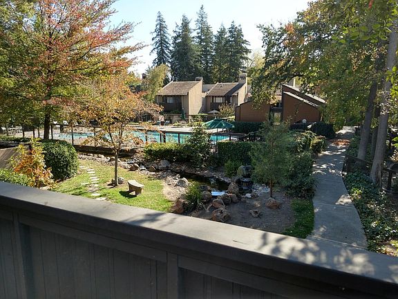 4th image of 782 Woodside Ln E Unit 10
