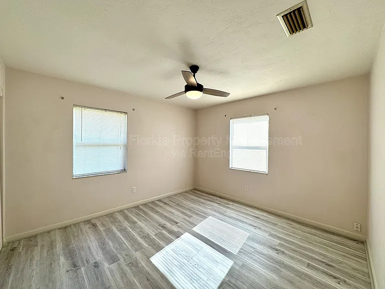 1074 Gerona Ave — Photo 15