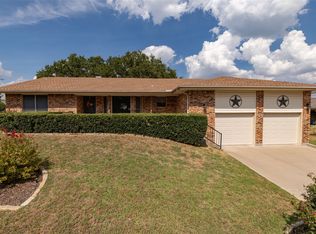 304 Lakeview Dr, Runaway Bay, TX 76426