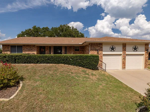 304 Lakeview Dr, Runaway Bay, TX 76426