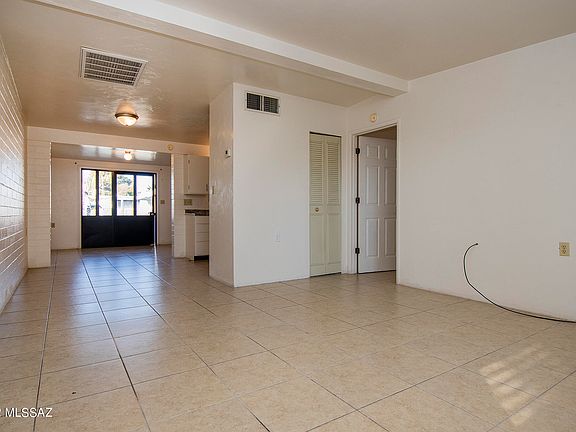 5th image of 5021 S Cherry Ave