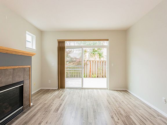 4th image of 936 SE Portlandia Ave