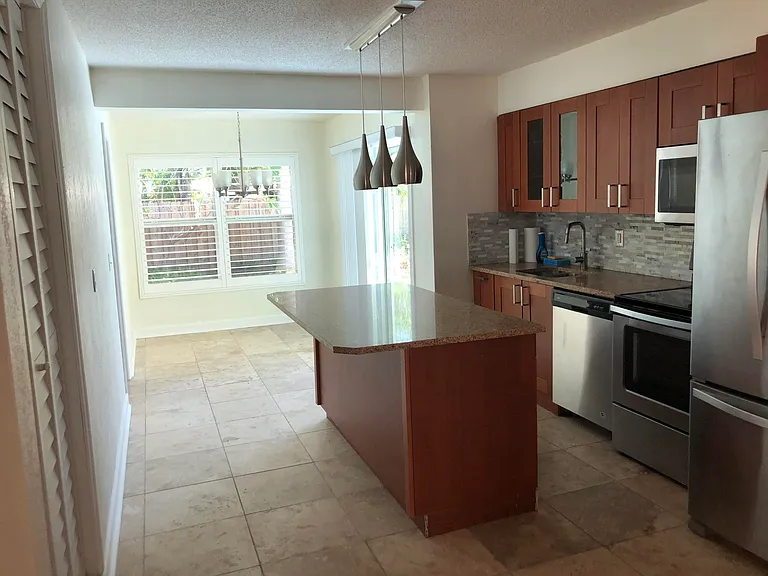 3160 NW 6th Ave — Photo 7