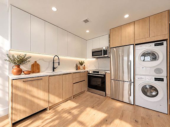 5th image of 107 Schaefer St #2B