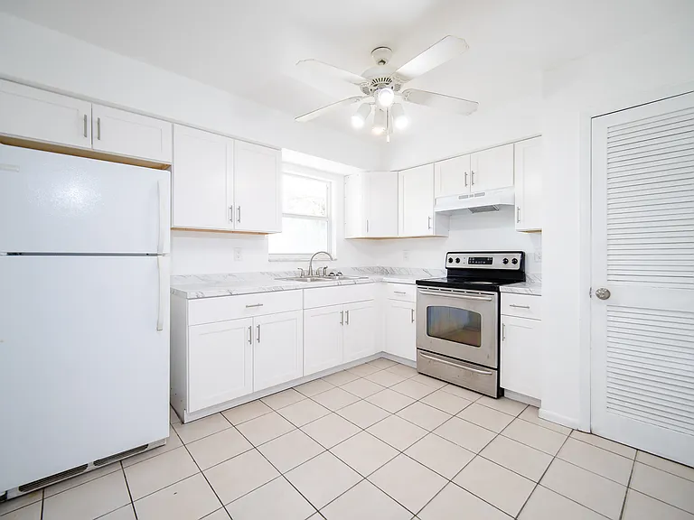 3325 Airport Rd N #A6 — Photo 1
