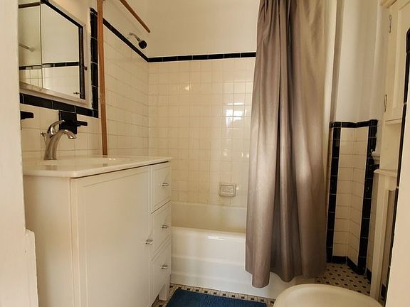 4th image of 116 W 72nd St APT 12D