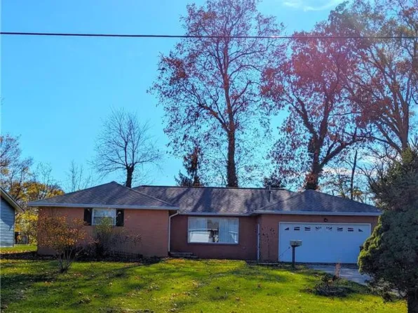 909 Lincoln Dr, Defiance, OH 43512