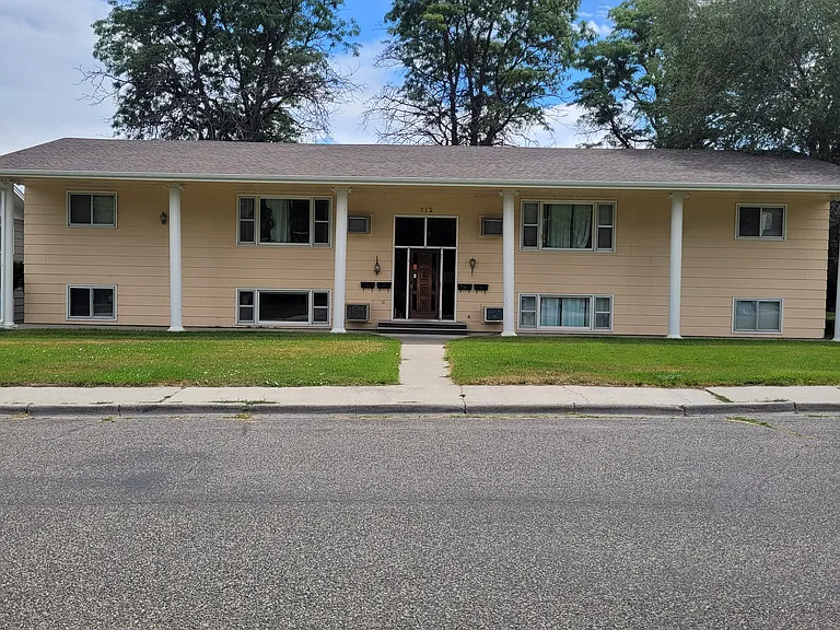 712 Avenue E — Photo 9