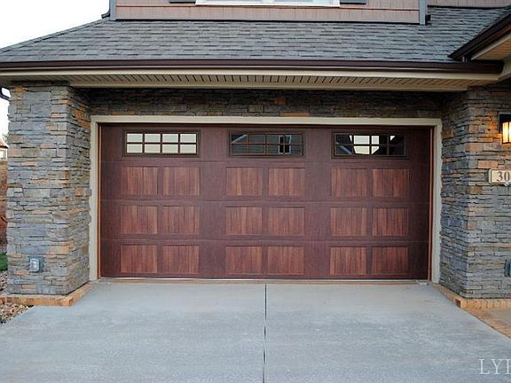 3rd image of 304 Hunterdale Dr