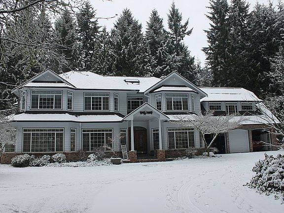 2nd image of 138 NE Clover Way