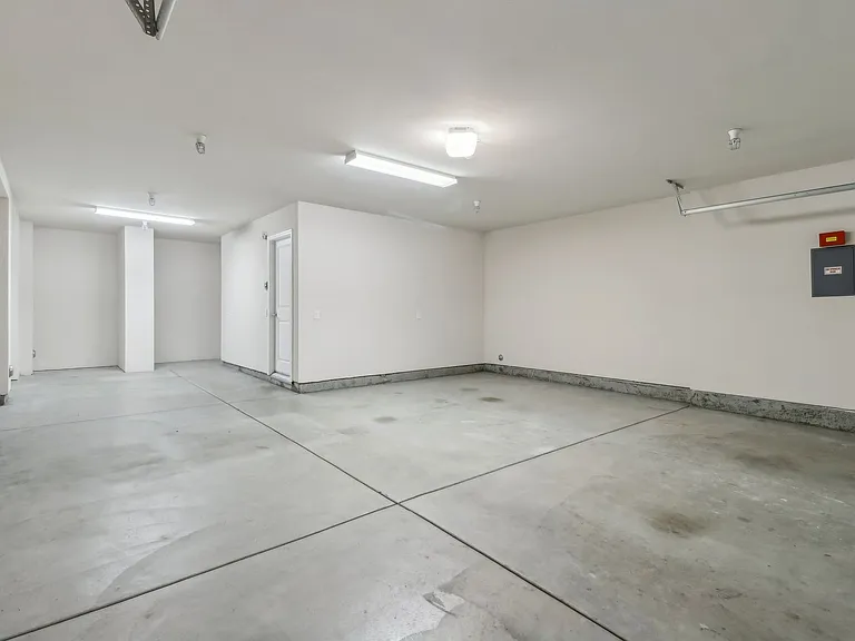 Costa Pointe Luxury 3-4 Bedroom Townhomes — Photo 77