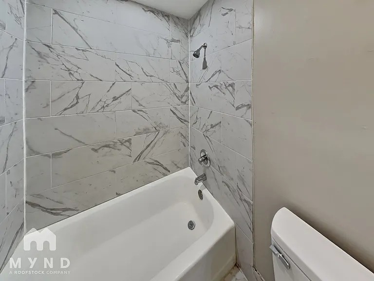 512 E University Ave — Photo 16