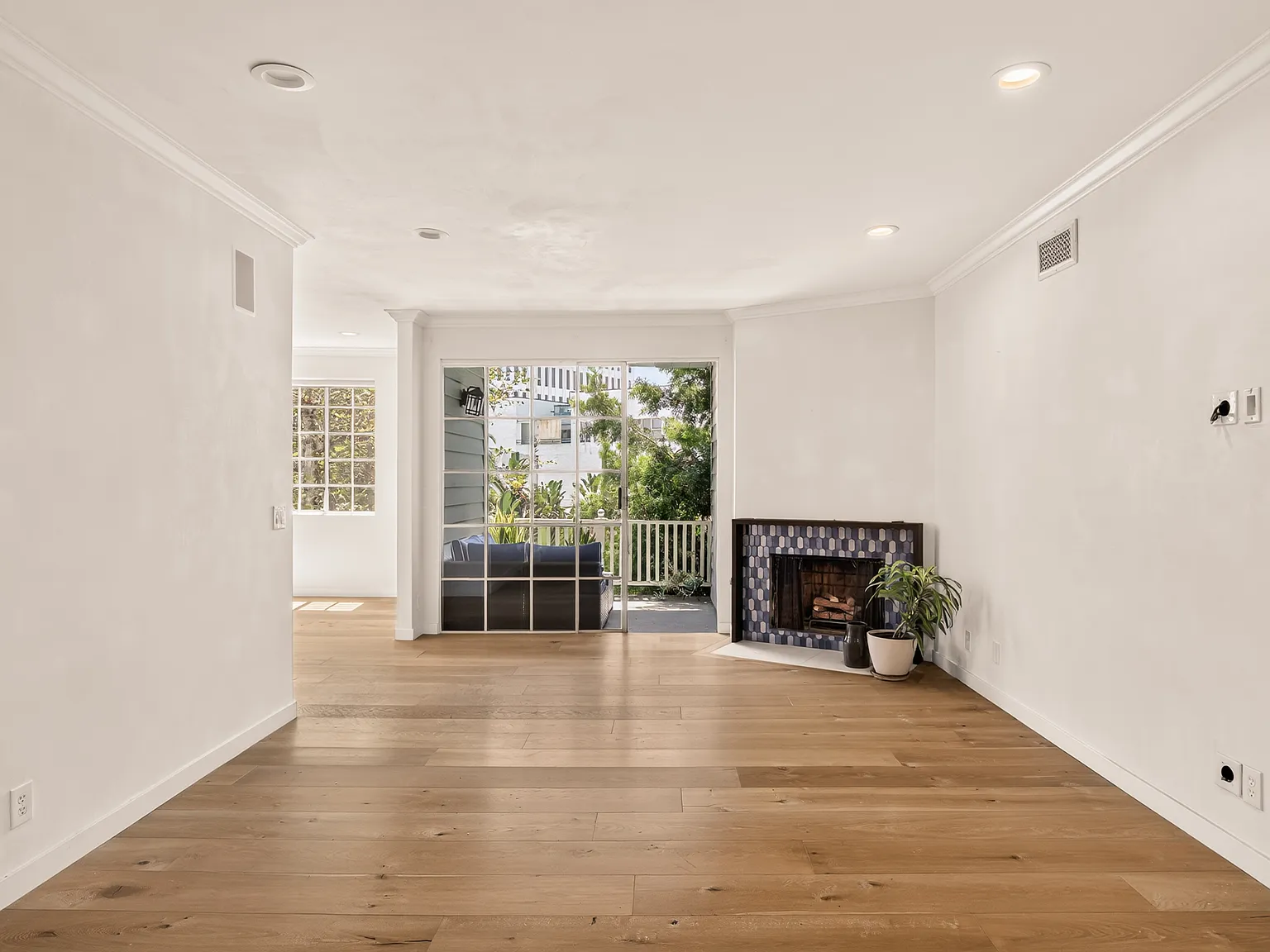 3 bed, 1600 sqft, $6,600 — Photo 3