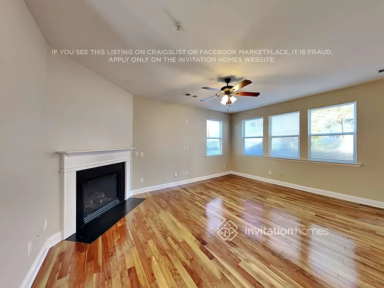 380 Roseglen Dr — Photo 7