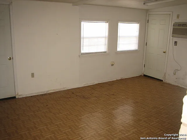 2 bed, 1.0 bath, 1098 sqft, $1,400 — Photo 4