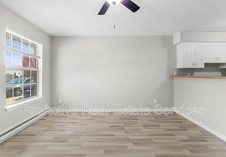 1129 Green St #8 — Photo 8