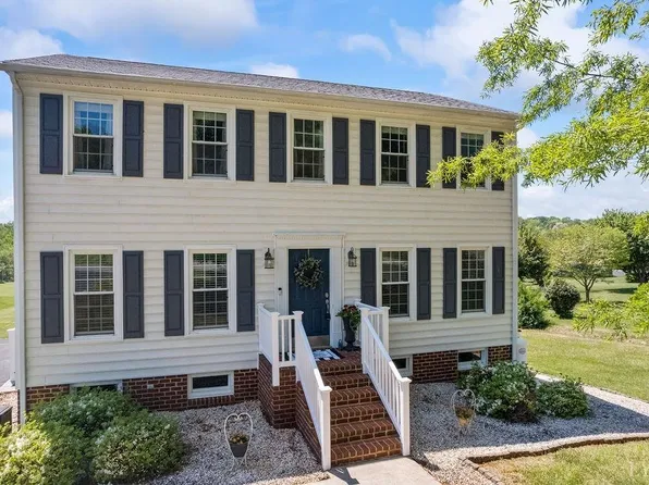 192 Hunt Club Dr, Madison Heights, VA 24572